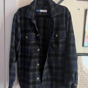 Navy and black plaid flannel shirt #plaidflannel